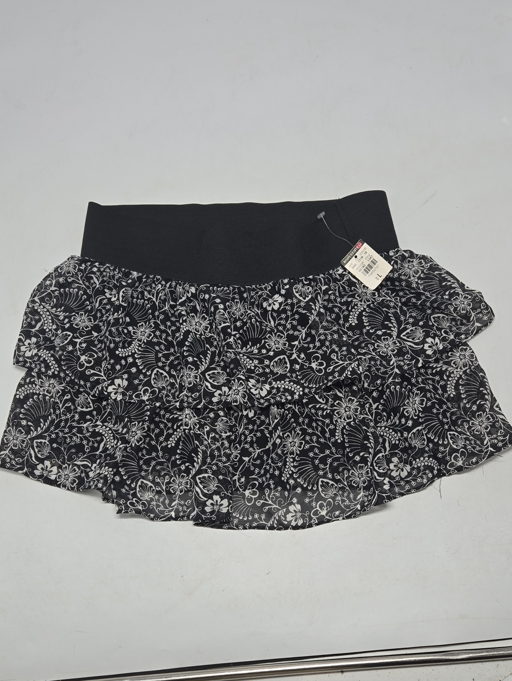 NEW Body Central Black and White Floral Tiered Mini Skirt L